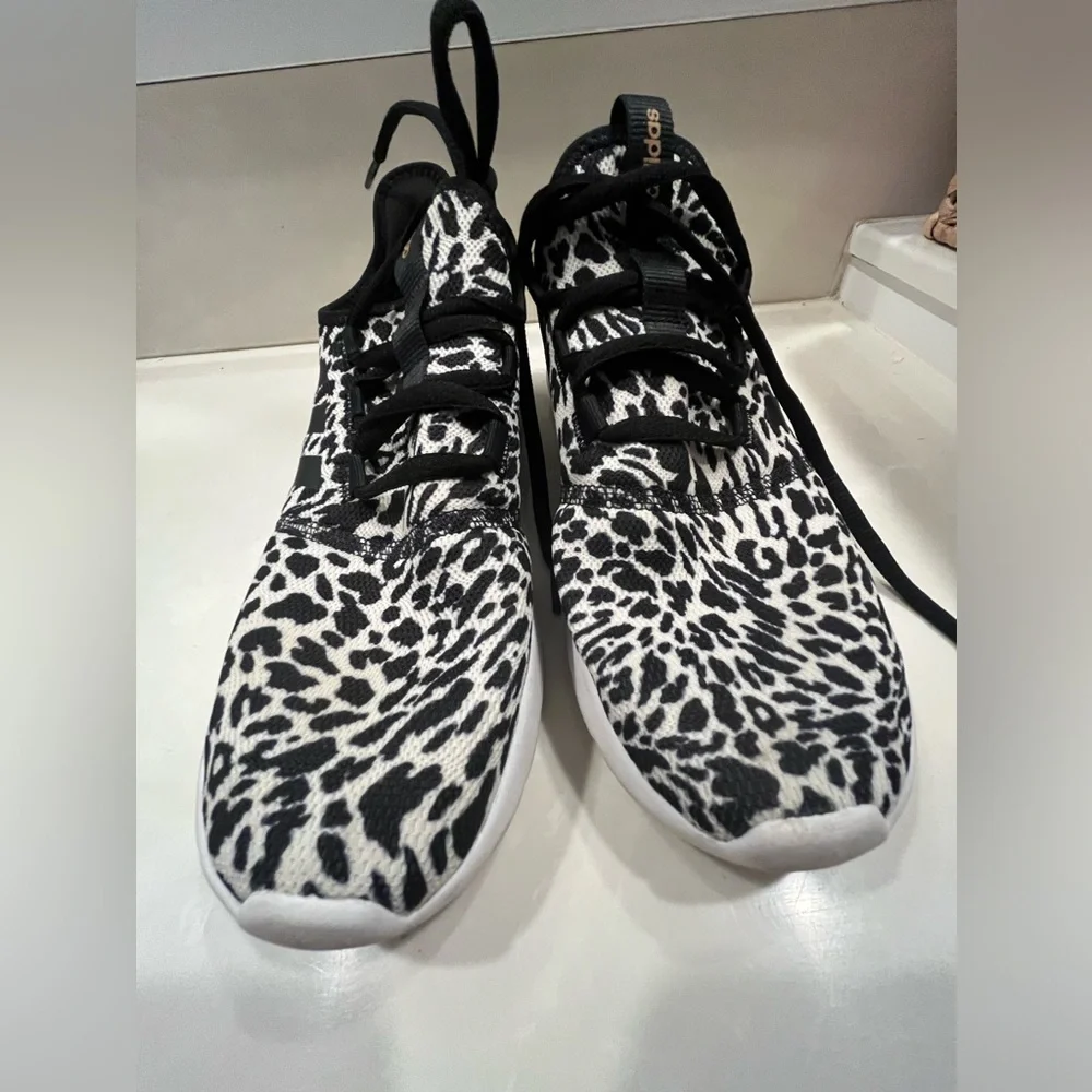 ✳️ Adidas swift run leopard print running shoes women’s size 10M - Picture 2 of 10